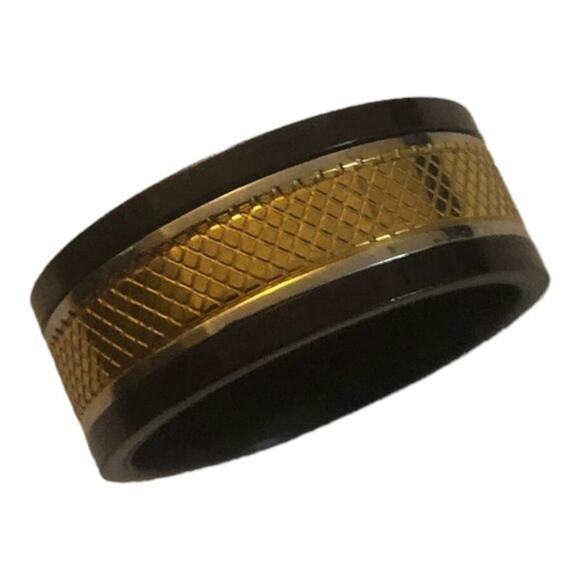 New gold and black spinners ring size 12 - Picture 6 of 6